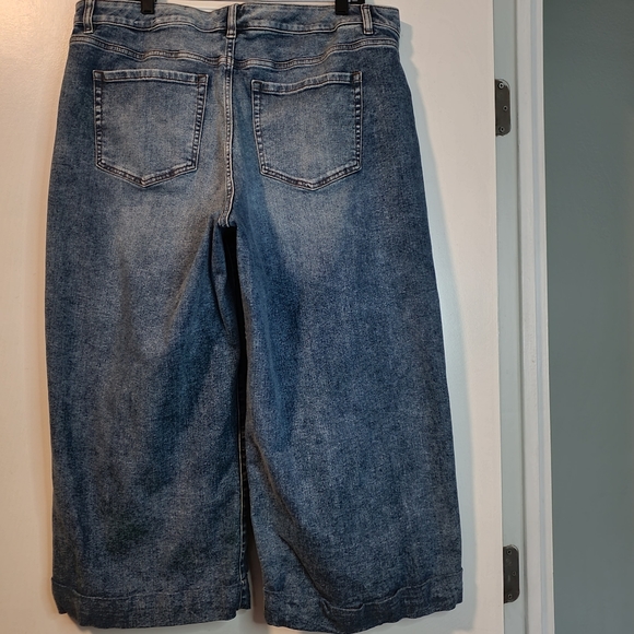 20 Lane Bryant Mid Rise Wide Leg Crop Jean, Signature Fit, Magic Waistband - Picture 6 of 11